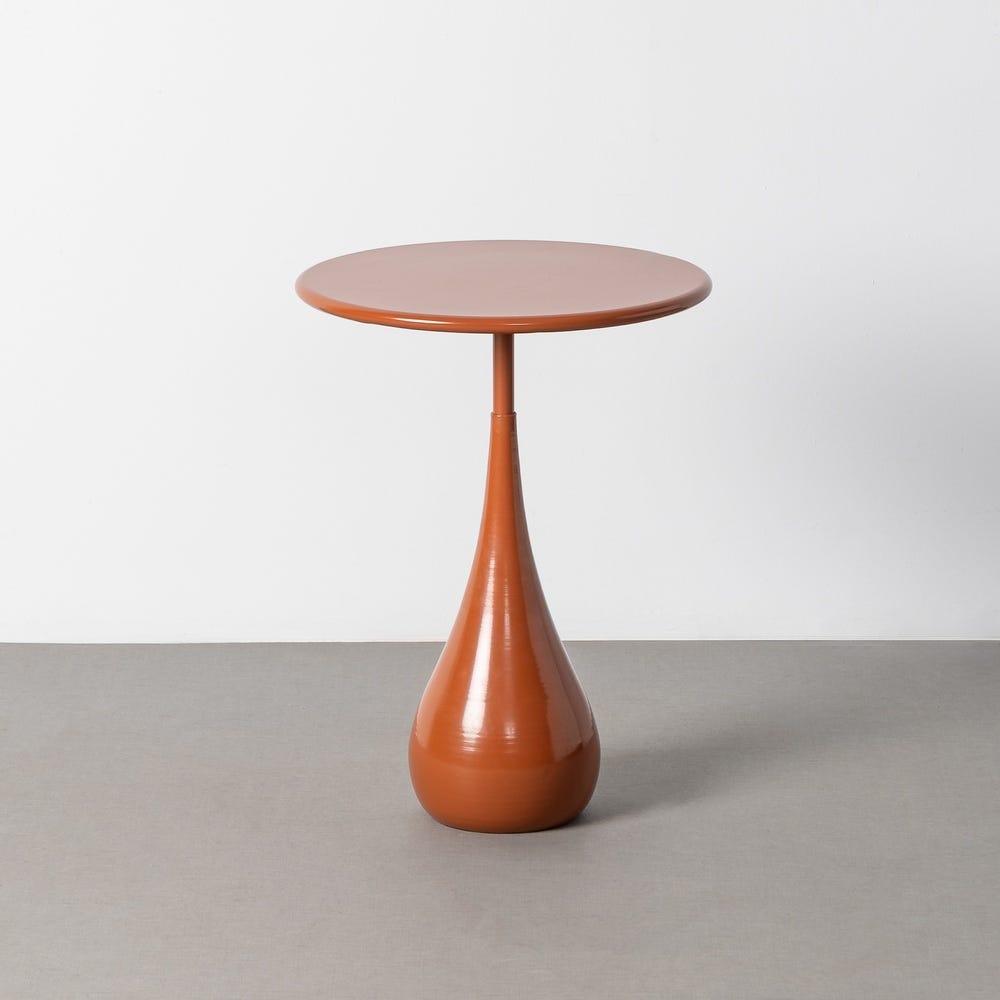 Stil de design - Măsuță auxiliară din metal terracotta cu blat rotund și picior zvelt în formă de picătură