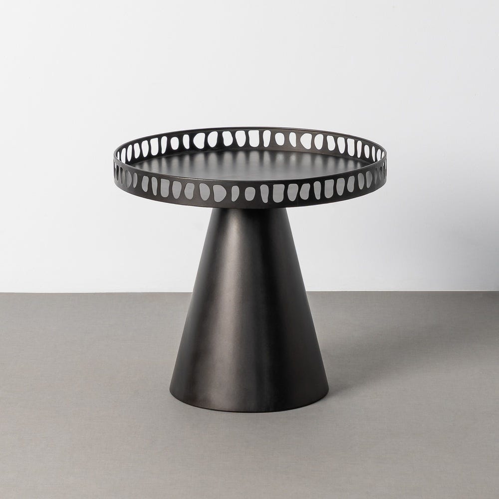 Stil de design - Măsuță de cafea din metal negru cu tavă rotundă cu margine decupată și bază conică