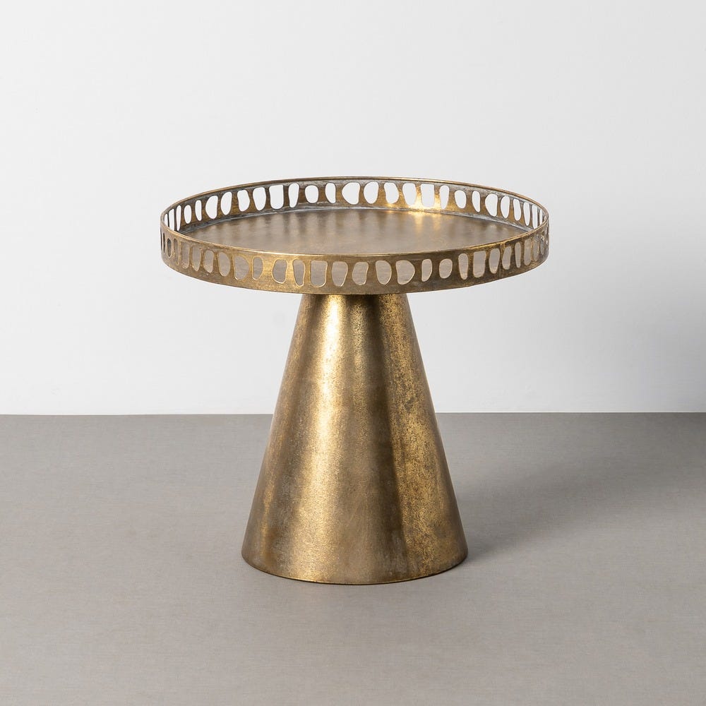 Stil de design - Măsuță de cafea din metal auriu antichizat cu tavă rotundă cu margine decupată și bază conică