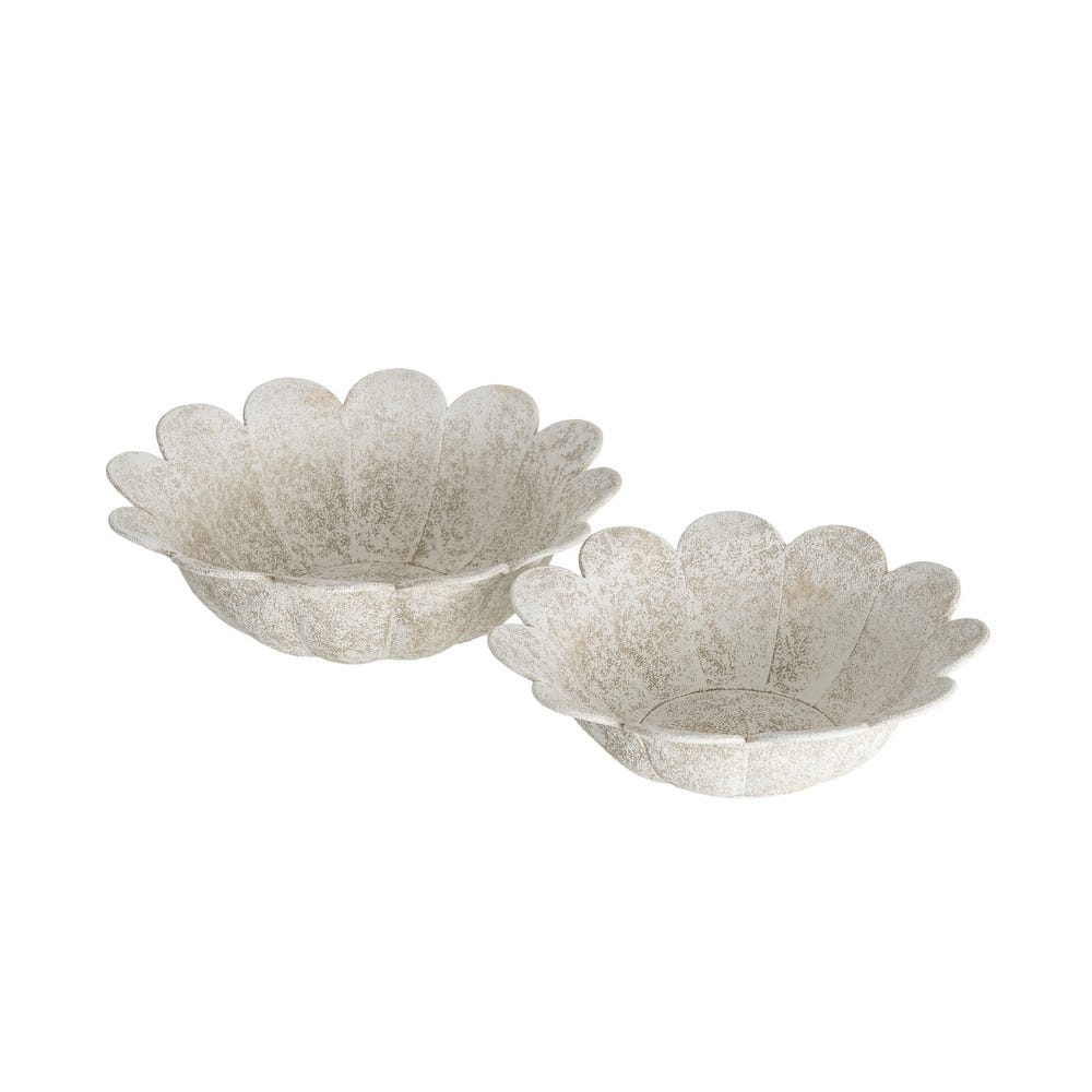 Stil de design - Set 2 boluri decorative din metal alb nisipat cu margine în formă de petale de floare pe masă