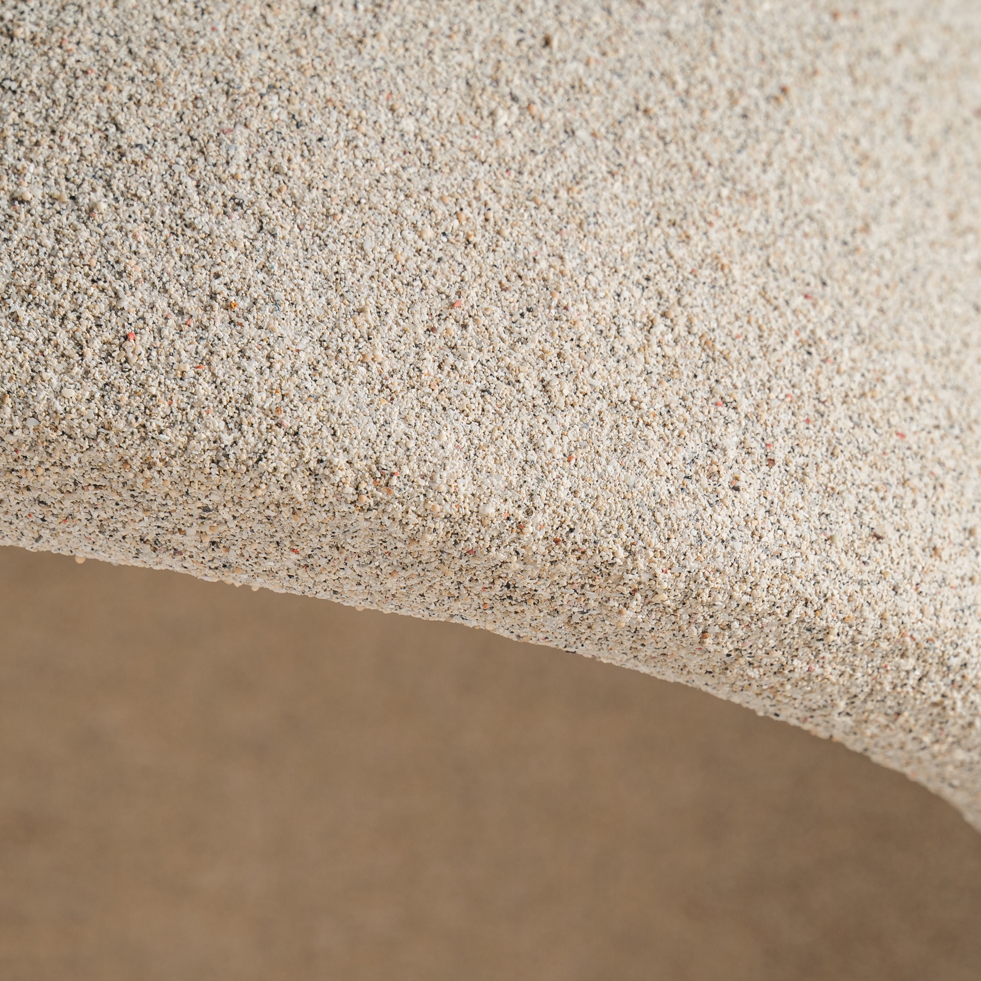 Lampa suspendata din rasina crem cu silueta organica finisaj texturat si varf impletit Liessel 95x65x48 cm [6]