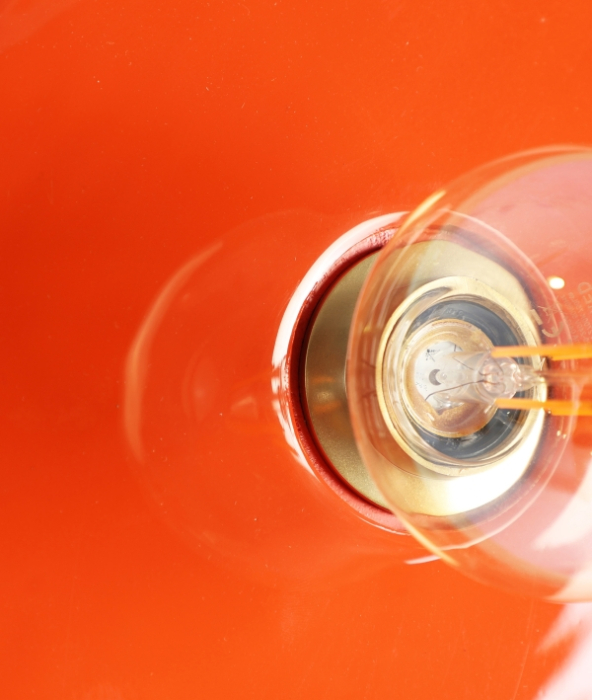 Aplică de perete din lemn de mango portocaliu și metal crem – aplică circulară retro cu accente aurii [3]