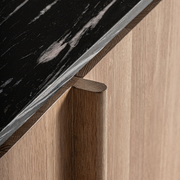 Bufet din lemn de stejar cu marmură neagră și forme rotunjite [6]