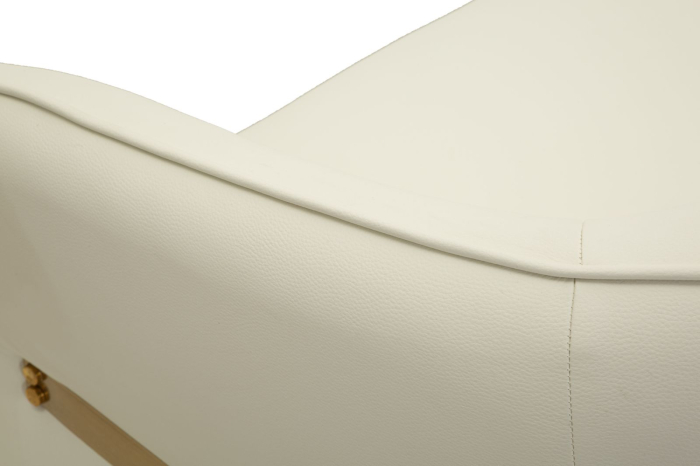 Canapea albă tapițată cu design curbat și detalii aurii design modern [6]