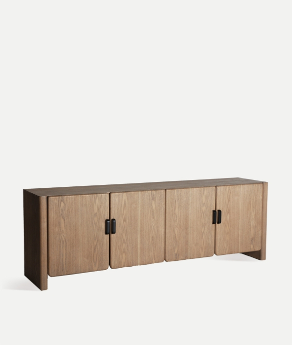 Comodă TV BUSK din lemn de frasin maro deschis cu 4 uși și mânere metalice negre 180 x 40 x 60 cm [1]