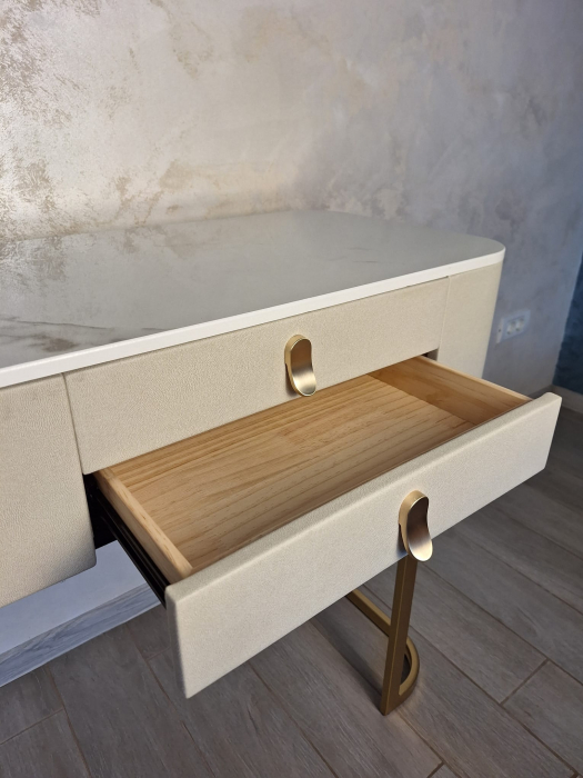 Consola 3 sertare Beauty, piele bej cu baza aurie - CreativDeco.ro [14]