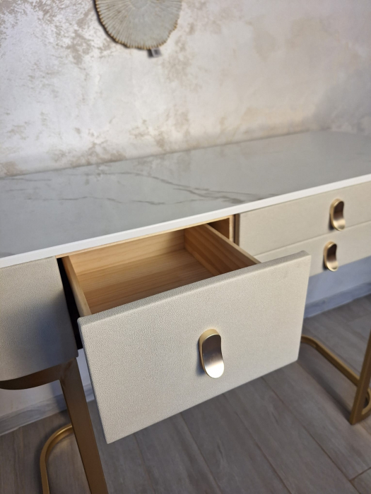 Consola 3 sertare Beauty, piele bej cu baza aurie - CreativDeco.ro [13]