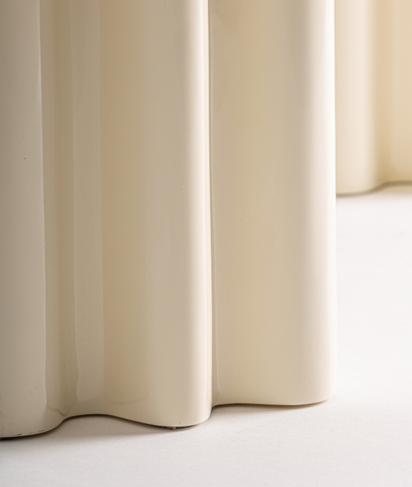 Consola din MDF crem cu blat drept si picioare masive Alba [5]