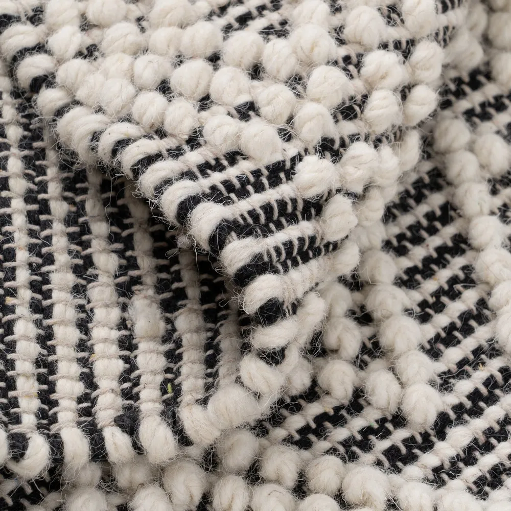 Covor mare alb-negru model etnic | Covoare statement CreativDeco [2]