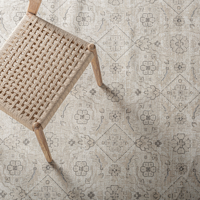 Covor dreptunghiular bej cu model clasic simetric – detalii ornamentale fine [4]