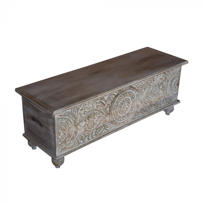 Cufăr sculptat alb Sari – imagine frontală cu detalii florale sculptate și finisaj decapat alb [2]