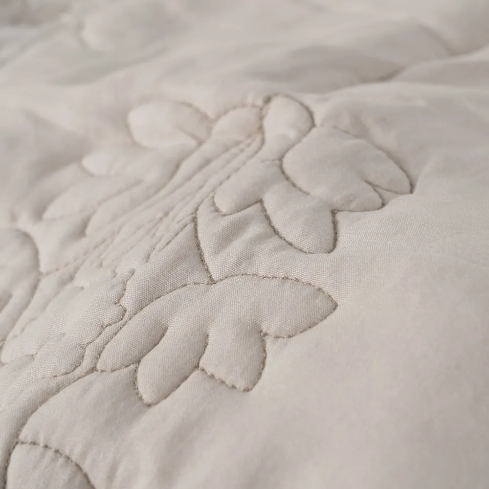 Cuvertura bej mare model floral | Cuverturi pentru dormitor [3]