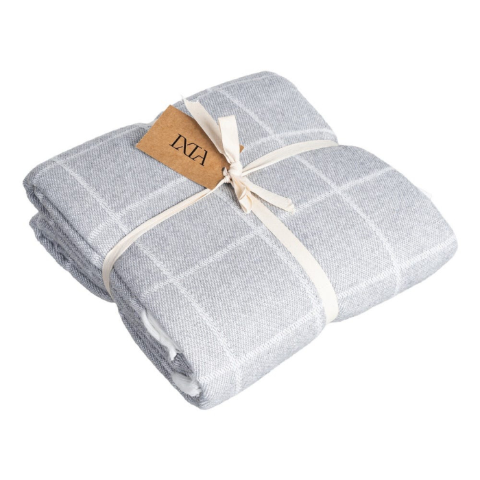 Cuvertură din bumbac gri perlat cu model in carouri si franjuri [6]