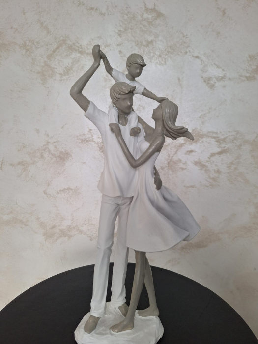 Decoratiune Cuplu cu copil, compozit, alb/grej [2]