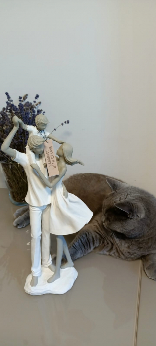 Decoratiune Cuplu cu copil, compozit, alb/grej [9]