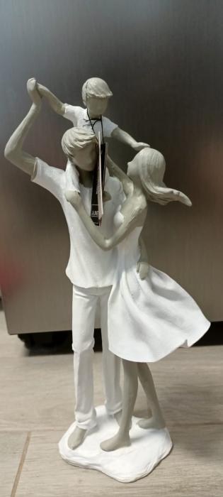 Decoratiune Cuplu cu copil, compozit, alb/grej [7]