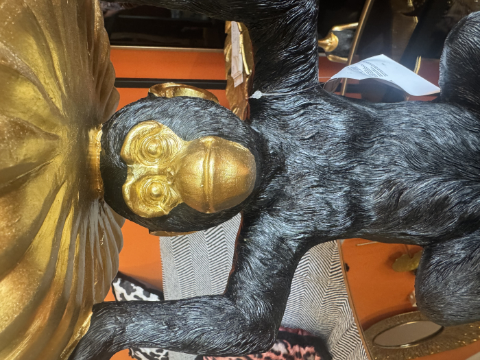 Statuetă decorativă maimuță neagră cu suport auriu [9]