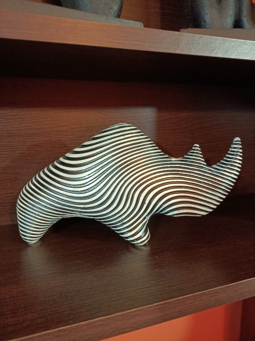 Decorațiune rinocer alb și negru din polirășină cu dungi ondulate 24 x 7 x 13 cm [5]