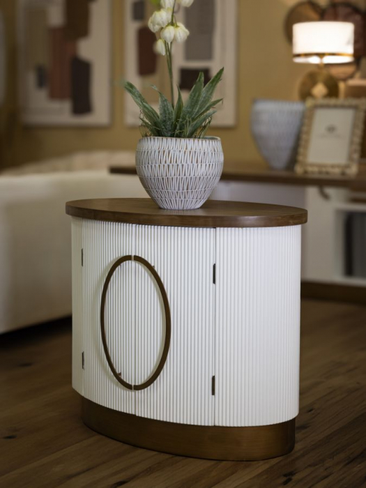 Dulapul alb Tolosa cu 2 usi, aspect valurit si design rotunjit. Dulapuri elegante pentru living si dormitor. Mobilier modern de la CreativDeco. [2]
