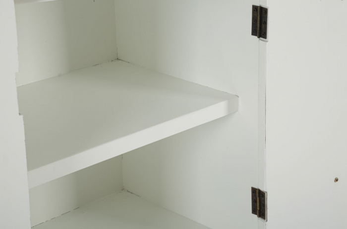 Dulapul alb Tolosa cu 2 usi, aspect valurit si design rotunjit. Dulapuri elegante pentru living si dormitor. Mobilier modern de la CreativDeco. [9]