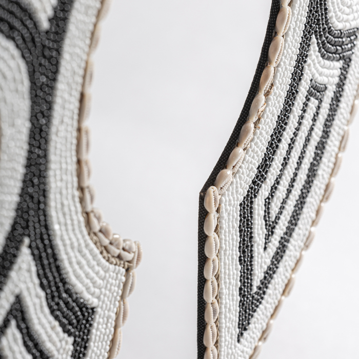 Figura decorativa contemporana din bambus in tonuri neutre cu motiv geometric margine din scoici si suport metalic negru Blacke 50x50x61 cm [3]