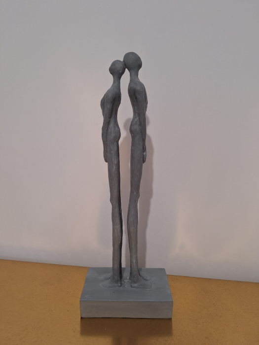 Figurina Cuplu spate in spate, rasina, gri - creativdeco.ro [4]