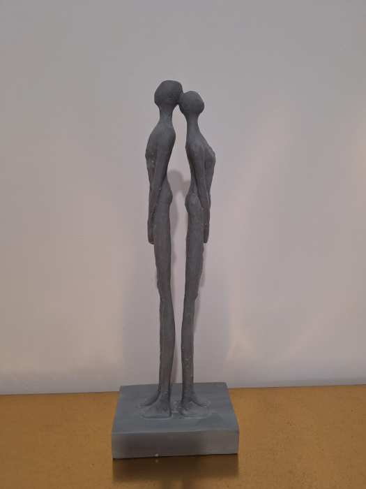Figurina Cuplu spate in spate, rasina, gri - creativdeco.ro [9]