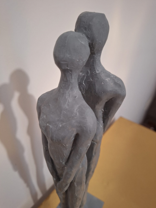 Figurina Cuplu spate in spate, rasina, gri - creativdeco.ro [6]