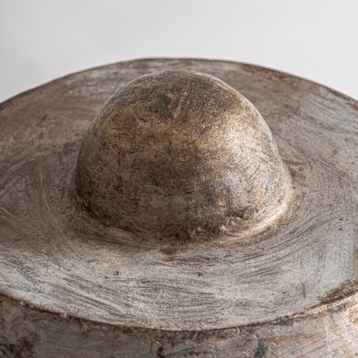 Figurină decorativă rotundă din bronz cu patină cenușie și aurie și buton bombat [3]