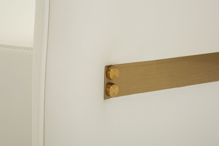 Fotoliu alb tapițat cu design curbat și detalii aurii modern [7]
