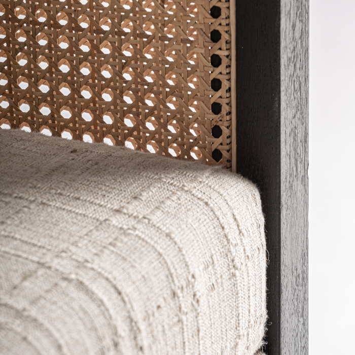 Fotoliu din lemn negru cu panouri din ratan si tapiterie crem Kaleb [6]