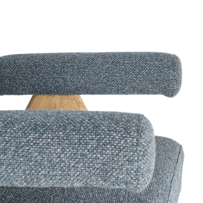 Fotoliu din stofă albastră cu structură din lemn și brațe tapitate [6]