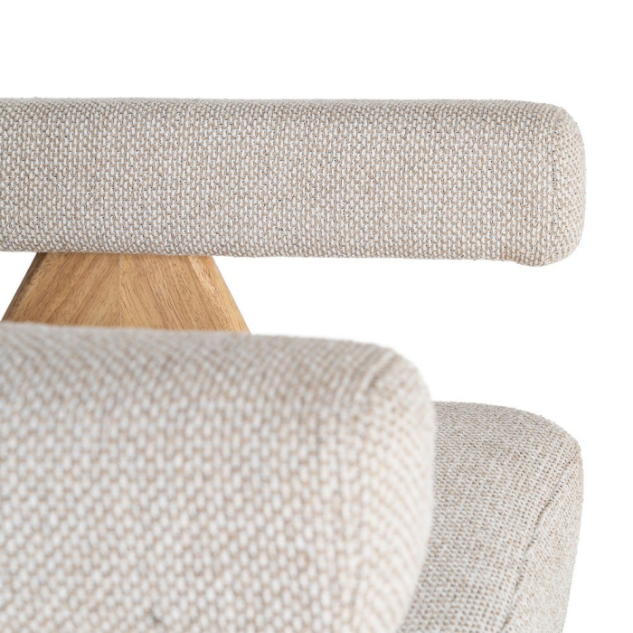 Fotoliu din stofă bej cu structură din lemn și brațe tapitate [6]