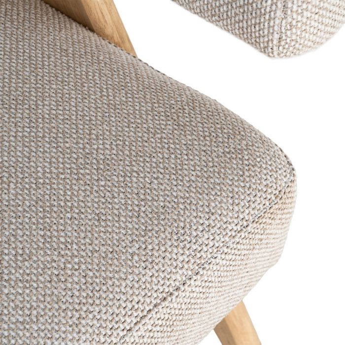 Fotoliu din stofă bej cu structură din lemn și brațe tapitate [9]