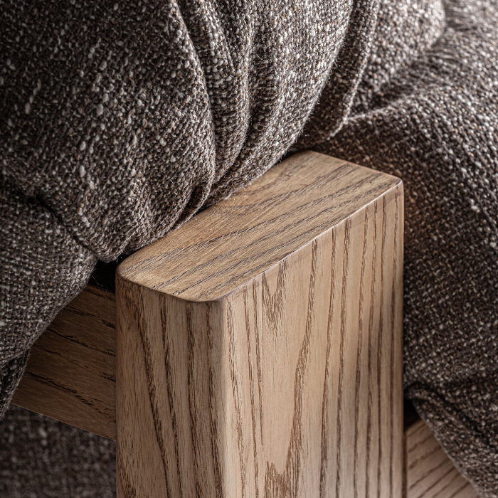 Fotoliu din stofă taupe texturată cu structură din lemn [7]