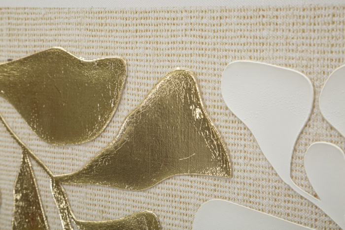 Tablou decorativ frunze abstracte alb și auriu 50x70 cm – detalii 3D pe pânză texturată [3]