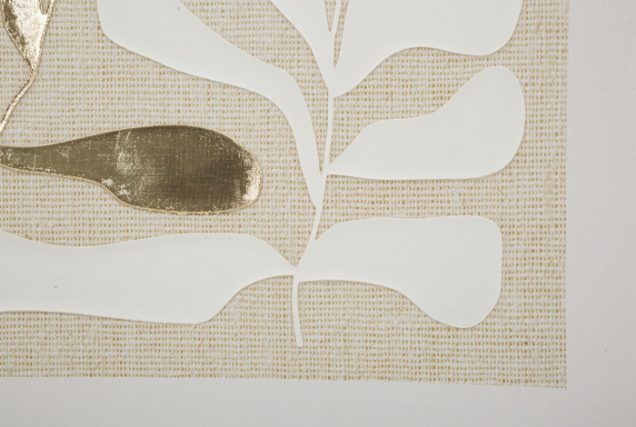 Tablou decorativ frunze abstracte alb și auriu 50x70 cm – detalii 3D pe pânză texturată [4]