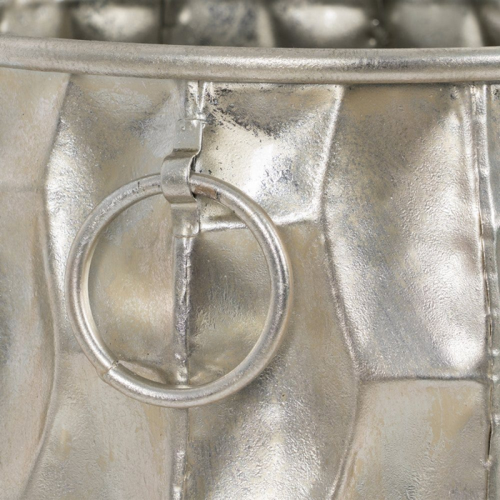 Ghiveci decorativ din metal argintiu cu textură martelată și două mânere inelare pe laterale [7]