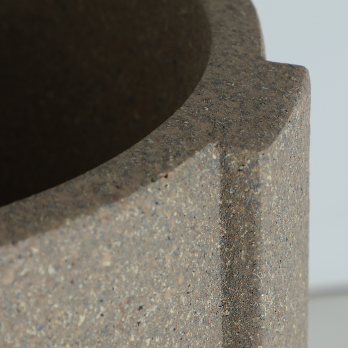 Ghiveci decorativ din polirășină maro – design vertical japandi 81 cm [2]