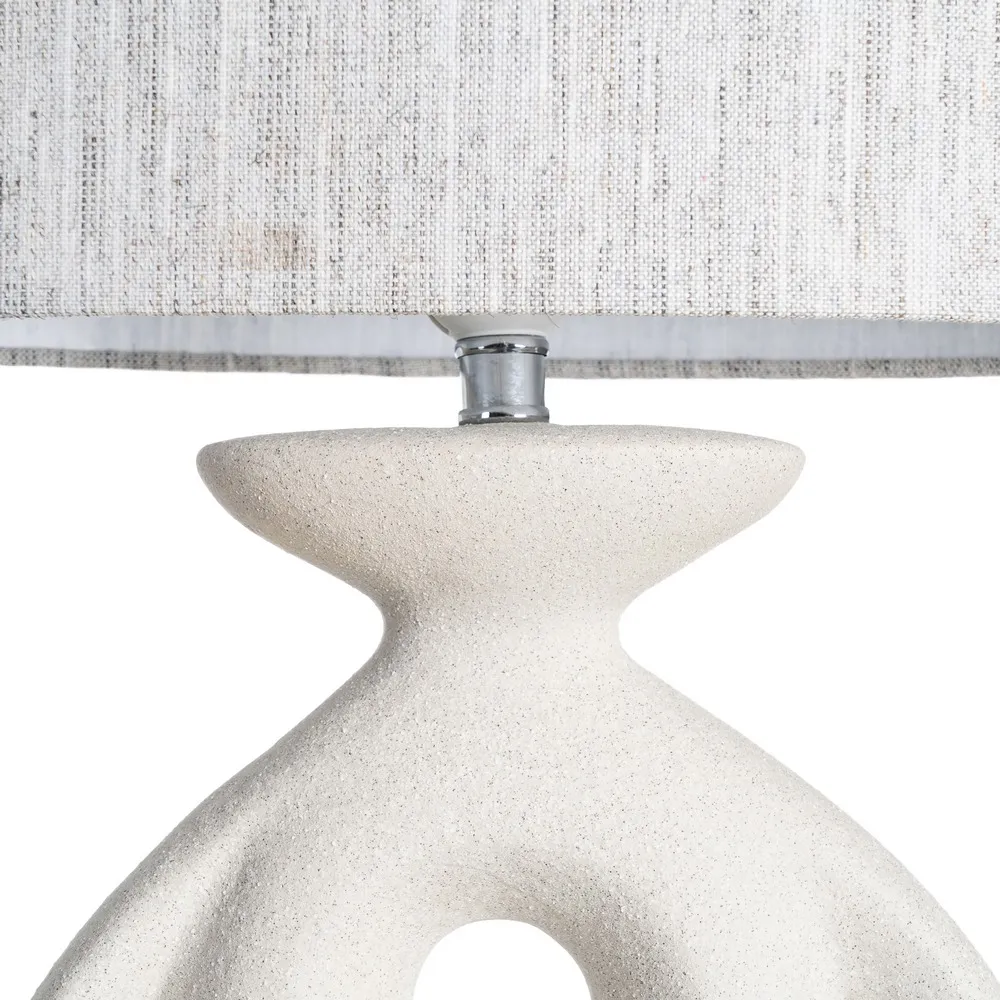 Lampă de masă din ceramică albă ovală cu decupaje și abajur gri [3]