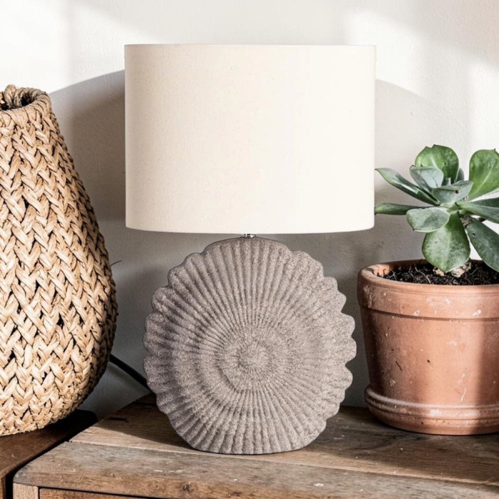 Lampă de masă din ceramică maro rotundă texturată cu abajur crem [2]