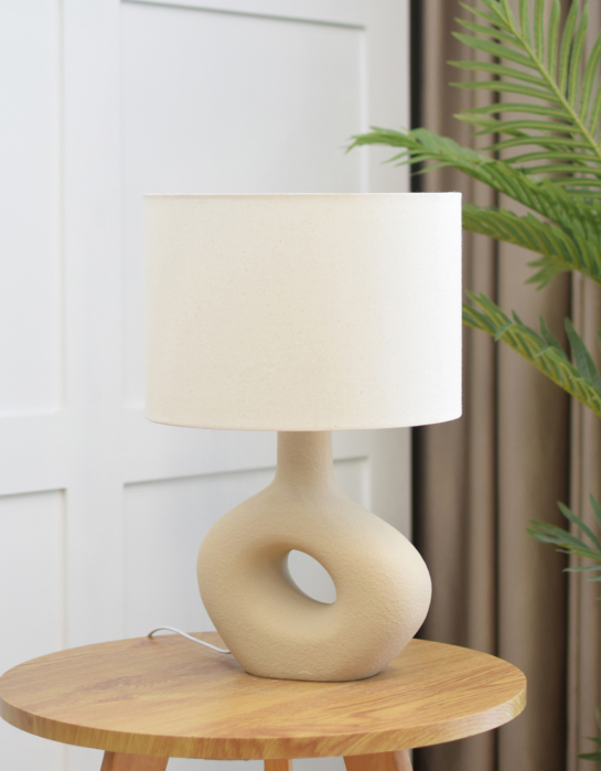 Lampă de masă din ceramică neutră cu abajur textil bej – model PEBBLE [2]