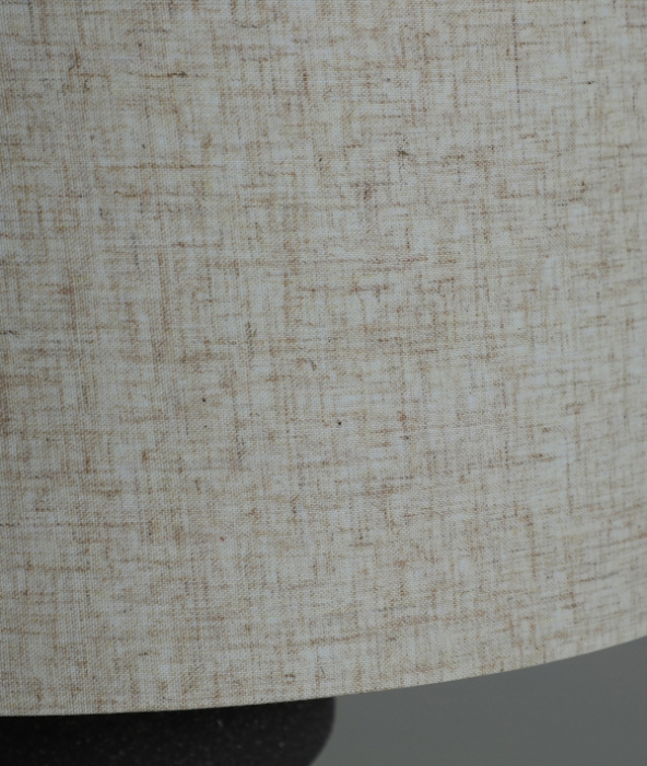 Lampă de masă din ceramică neagră texturată ROKKO – lampă sculpturală cu abajur din in alb [3]