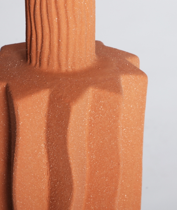 Lampă de masă din ceramică teracotă Nilo – lampă înaltă cu abajur textil alb [3]