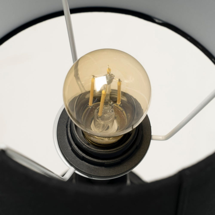 Lampă de masă din metal negru cu picior decorativ și abajur negru din stofă [6]