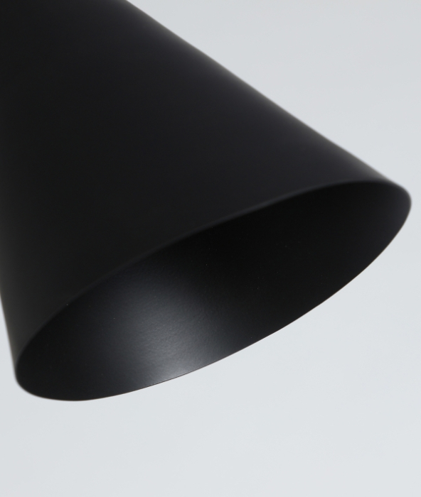 Lampă podea fier negru detalii aurii ORBE – titlu imagine principală [3]