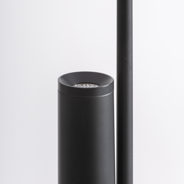 Lampa suspendată cu discuri din acrilic alb și structură metalică neagră. [3]