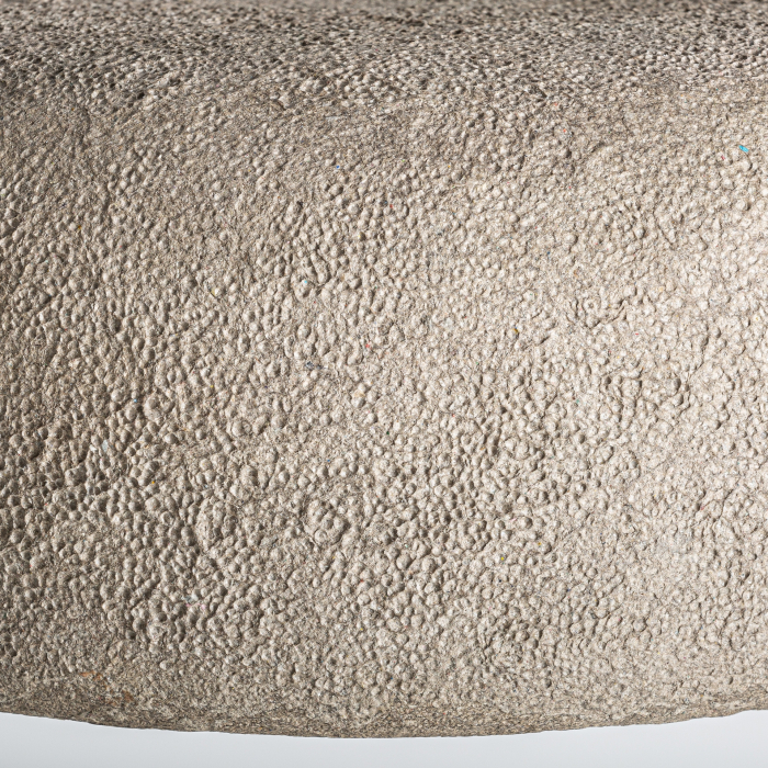 Lampă suspendată cu formă organică din papier mâché gri și structură din fier negru [5]