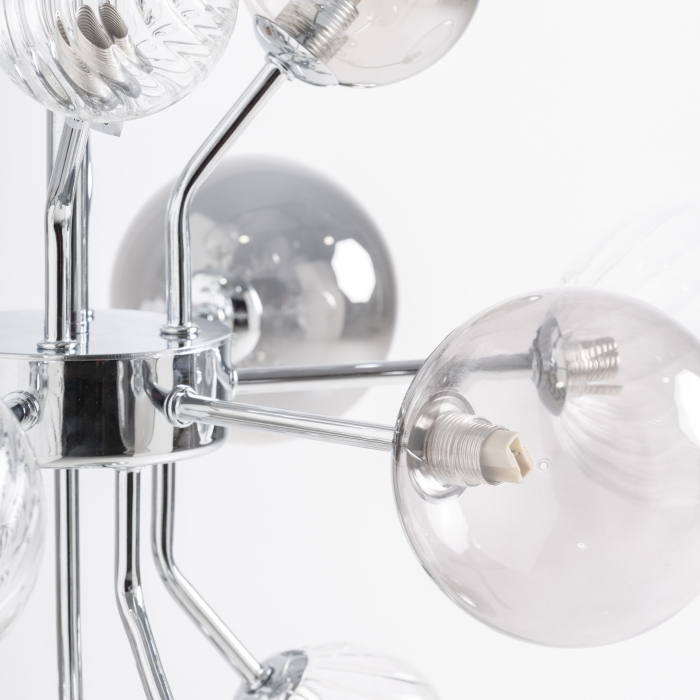Lampa suspendată cu structură metalică cromată și globuri din cristal fumuriu. [6]