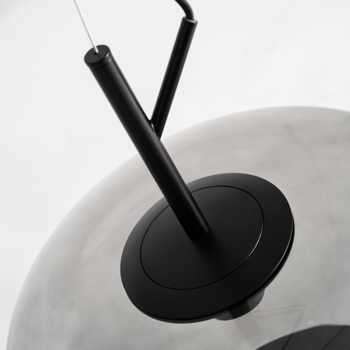 Lampă suspendată din sticlă gri translucidă cu structură metalică [3]